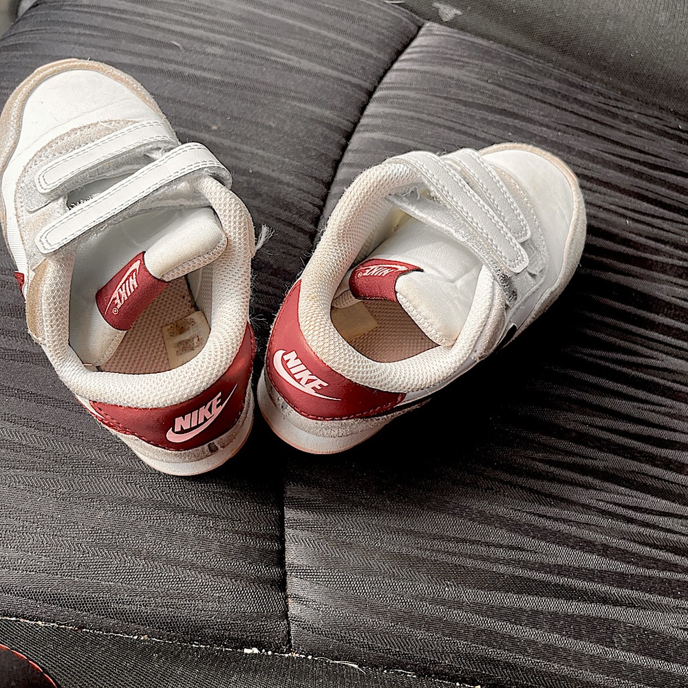 Toddler Nikes size 10c GUC